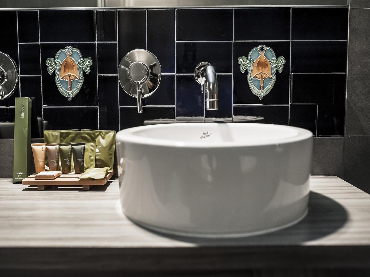 Criterion Hotel Сейл Екстериор снимка